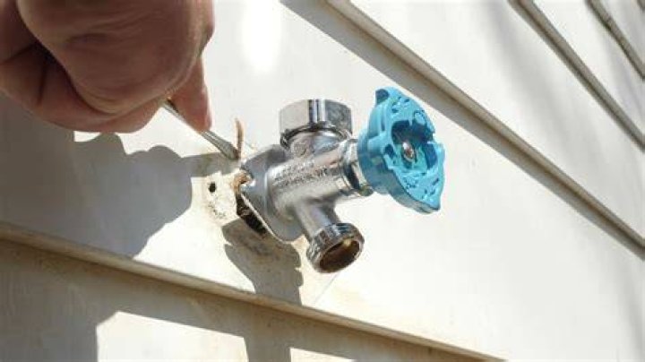 fix leaky outdoor faucet