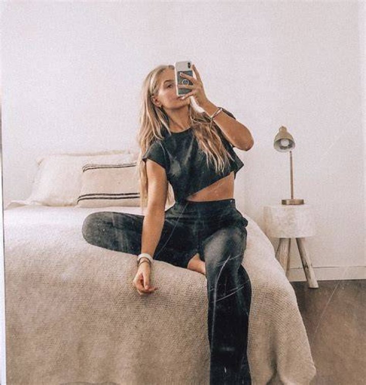 mirror selfie